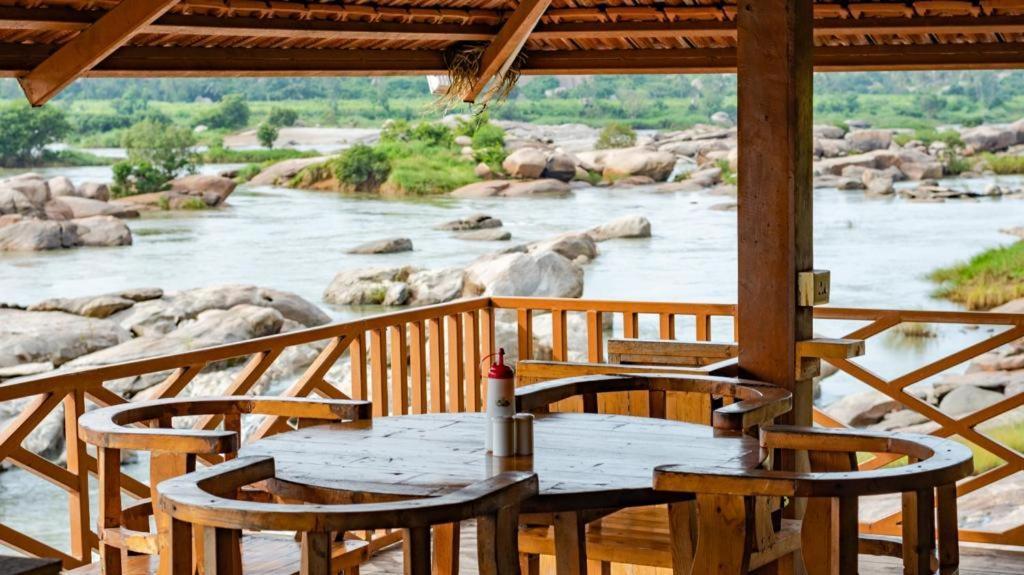 Leo Woods Hampi River View Otel Dış mekan fotoğraf